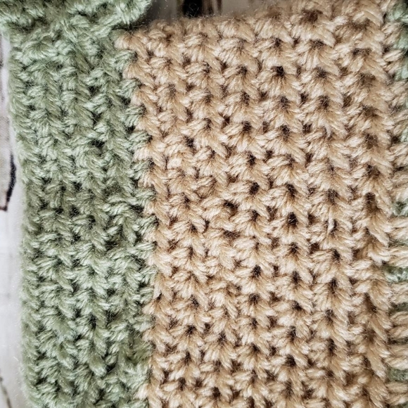 Crochet Green Baby Yoda cup cozy - Picture 4 of 7